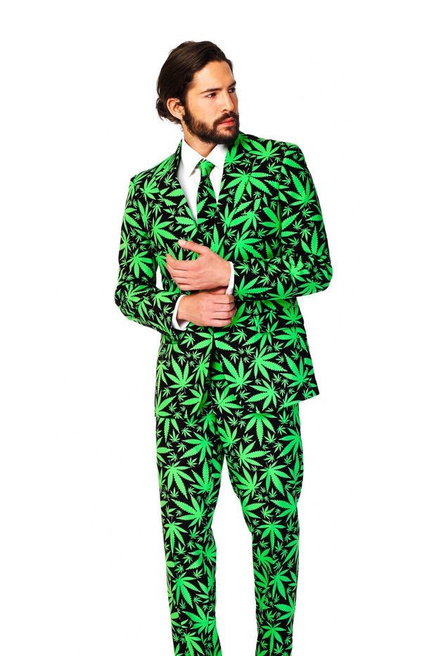 2Kkozz's tweet photo. Good morning to all of you wonderful stoners 💚! Have a great #THCTuesday #PositiveVibes #StayLifted #stonergirl #StonerFam #Mmemberville 

#DresssedForSuccess 💚😘🔥💨💨 https://t.co/m5vOK8pUSD