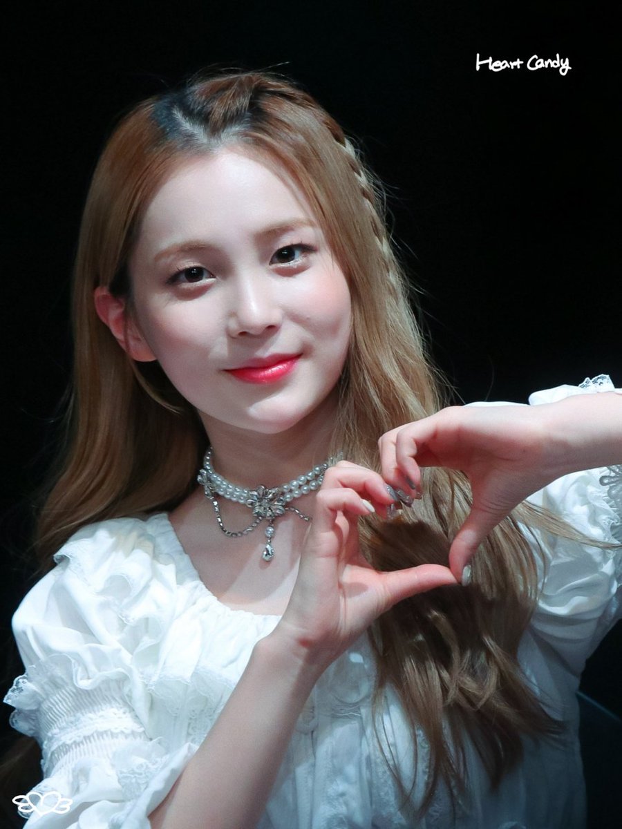 heartcandy_0826's tweet photo. 💛HAPPY YUNJI DAY💛

윤지야~ 25번째 생일을 축하해❣

@official_ARIAZ
#HAPPY_YUNJI_DAY
#사랑하는_윤지야_생일축하해
#아리아즈 #ARIAZ #김윤지 #윤지 https://t.co/CrQEYMtBpW