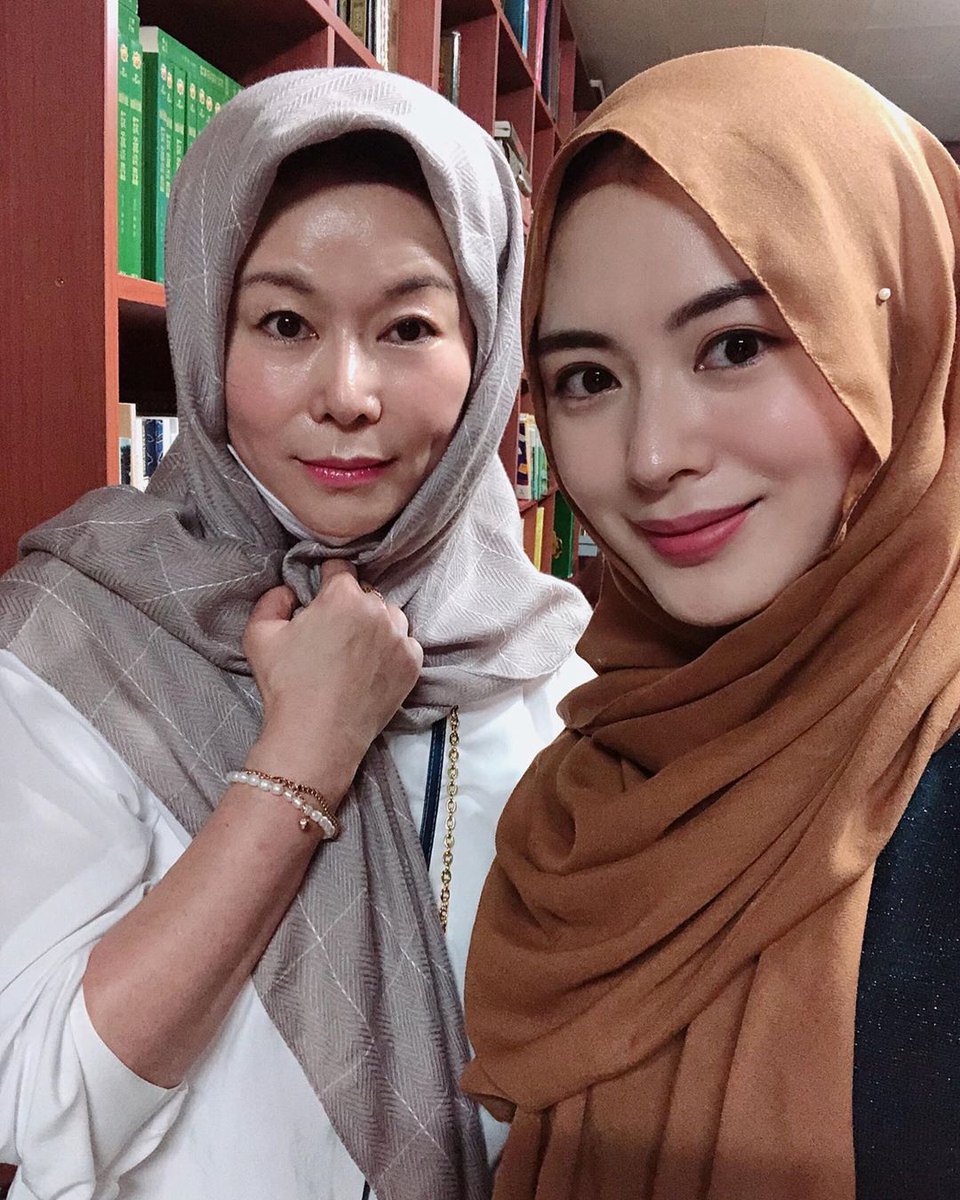 It took almost 8years to 'just bring' my mom to the masjid in Seoul. Am so happy and grateful to show her around masjid. I appreciate her understanding my religion and supporting me. I hope I could bring her more often.. InsyaAllah! And I'm gonna miss you mom🙃❤️