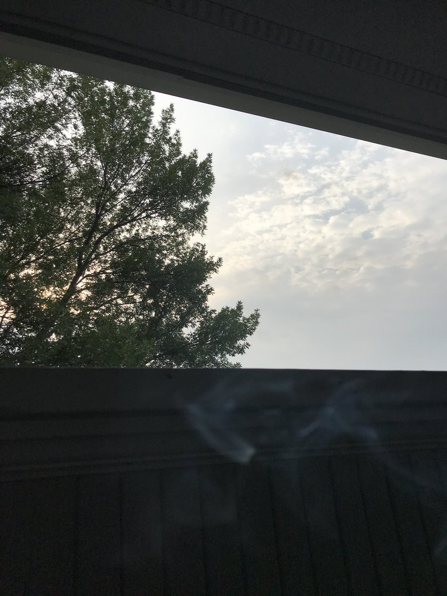 HandOPress's tweet photo. Up there is a little gap between the clouds to the side of the pink of the smoky haze is BLUE SKY and I am grateful #2020 #soblessed https://t.co/YNA7SLJcj3