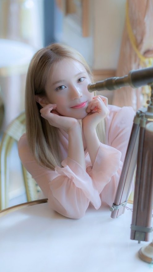 FranceAriaz's tweet photo. [🎂 | YUNJI DAY | 26/08/20] @official_ARIAZ

Achoos, nous sommes le 26 août en Corée du sud, c'est donc l'anniversaire de notre belle Yunji !!! Donnons lui beaucoup d'amour en ce jour spécial 💖
#HAPPY_YUNJI_DAY https://t.co/1K5znAzEBb