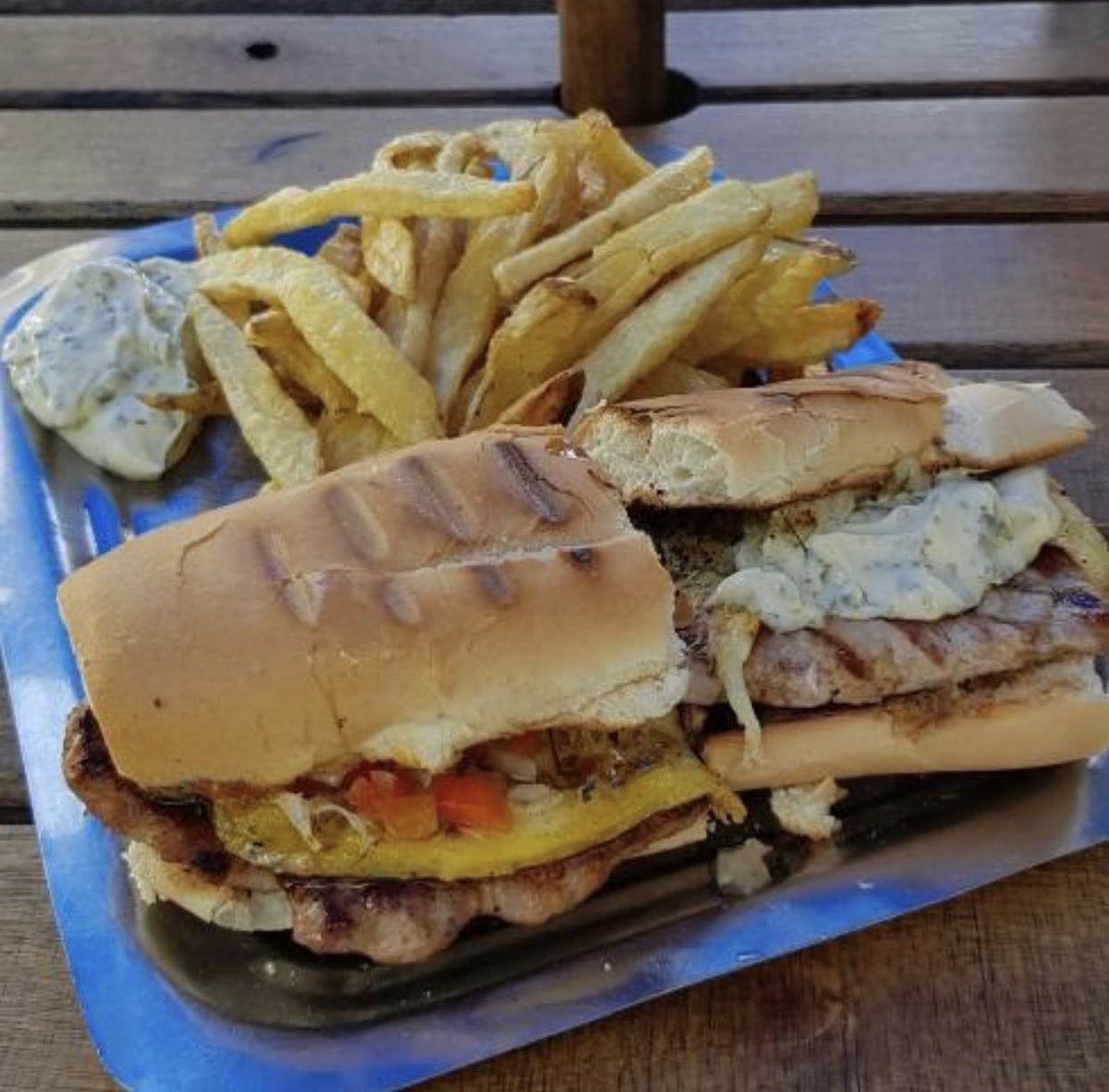 Si esto no es amor💕💕💕
Bondiola time✔️ Pedila completa y agregale nuestras salsas caseras sin cargo💪🏽 ✅ chimi ✅ criolla ✅ cebollas caramelizadas
.
◾️Pedidosya ◾️Take away◾️