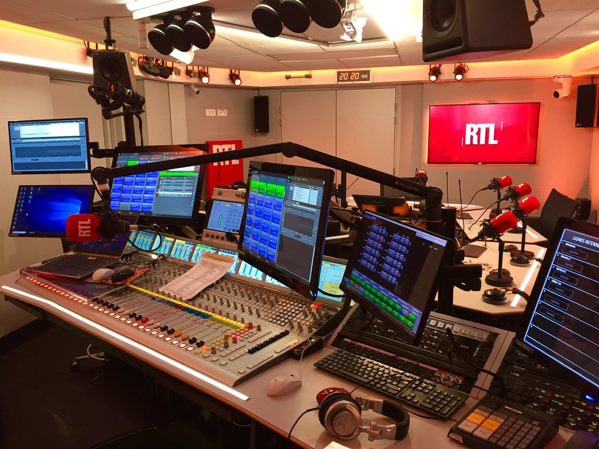GeorgesLangRTL's tweet photo. La nouvelle grille #RTL 2020/21 a démarré. Je rassure tout le monde, en ce qui me concerne la Direction des Programmes m’a reconduit pour une 48ème saison aux mêmes jours (vendredi, samedi, dimanche) et mêmes horaires 23h-01h) avec #LaCollection #WCtry #LesNocturnes, #BeachParty https://t.co/6d3c8krOcO