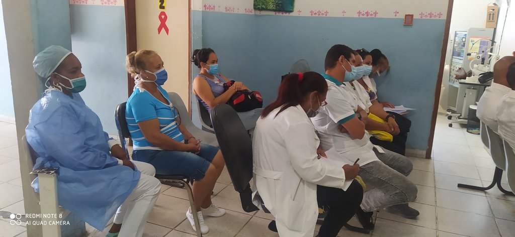 En la mañana de hoy se realiza la reunión de evaluación cuatrimestral de los colaboradores de nuestro CDI, la misma es visitada por Yoandris el asesor de Atención al Colaborador en en Estado.
#CubaPorLaVida #SomosContinuidad <a href="/cubacooperaveFA/">Misión Médica Cubana Estado Falcón</a> <a href="/DiazCanelB/">Miguel Díaz-Canel Bermúdez</a> @Lourdes13830184