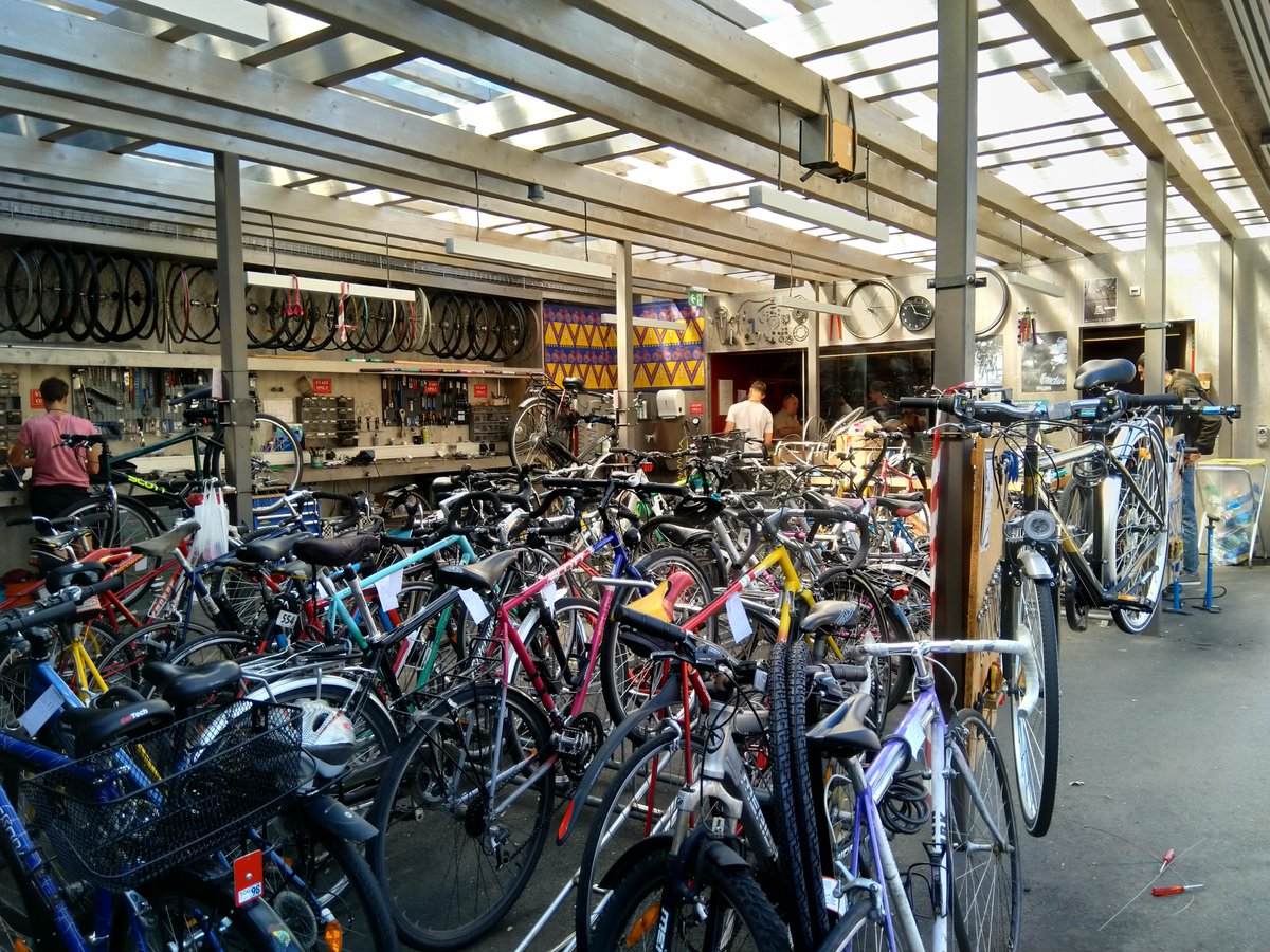 Le Point Vélo en quelques chiffres :2019 : ~ 1000 vélos ont été vendus et 5000 réparations effectuéesles  réemployés sont vendus à 130€ pour les étudiants et 200€ pour les personnels les vélos sont repris à hauteur de 50% du prix d'achat initial (65€ et 100€)