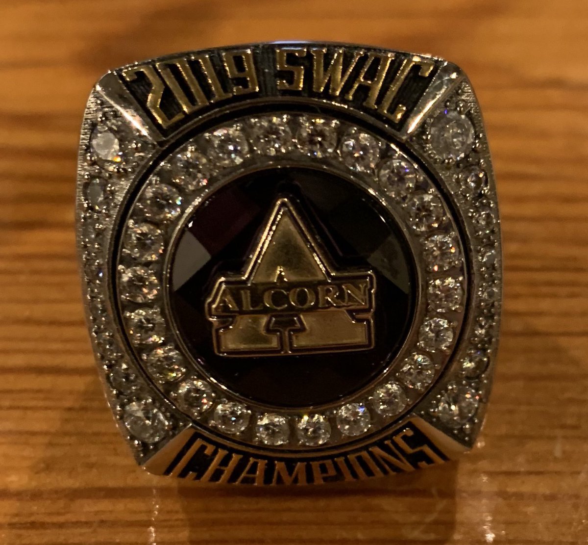 coachbratton's tweet photo. The new Braves Championship Rings https://t.co/IcbhySeafh
