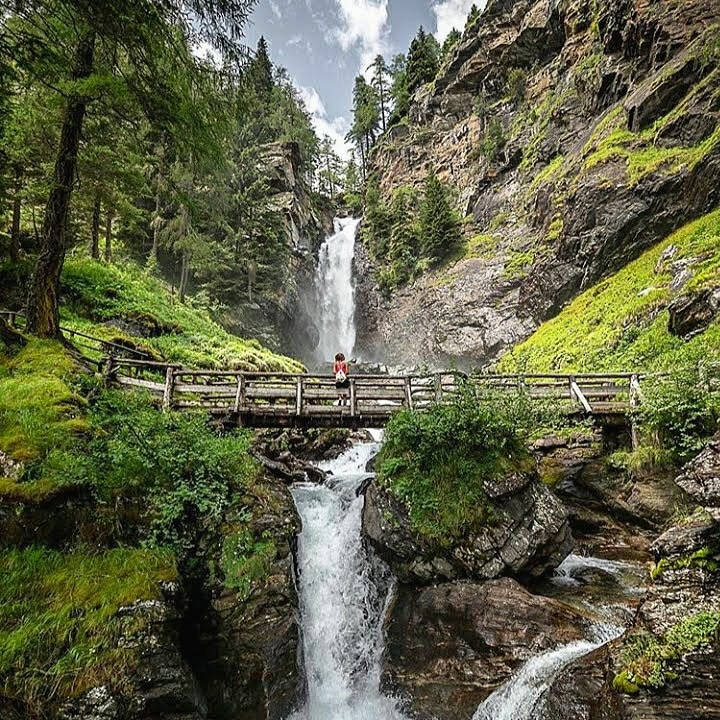Un'esplosione di #natura, nel Parco Nazionale dello Stelvio: ecco le #Cascate di Saent in Val di Rabbi. 😍
Ci sei mai passato?

#visittrentino
#trentinowow
#viaggioinitalia