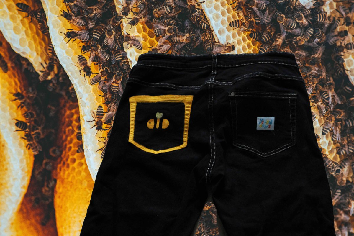 BEE PANTS - hand painted and thrifted - size W30" - €27 with free shipping to the Netherlands. International shipping possible https://www.etsy.com/listing/8...