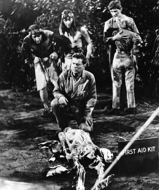 57. LA BARRERA DE FUEGO (1957)Los satélites estrellados que traen consigo la muerte son un subgénero propio. Aquí la acción se sitúa en la selva, los personajes parecen escritos por Howard Hawks y la tensión se corta con cuchillo. Nada mal para una peli rodada en dos tardes.