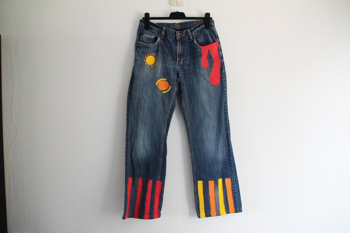 SHAPES JEANS - hand painted and thrifted - size W31" - €30 with free shipping to the Netherlands. International shipping possible https://www.etsy.com/listing/853046867/shapes-and-colours-hand-painted-jeans?ref=shop_home_active_4&frs=1