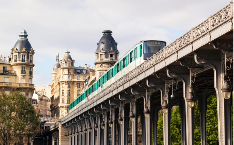#Paris : la distanciation physique plus obligatoire dans les transports