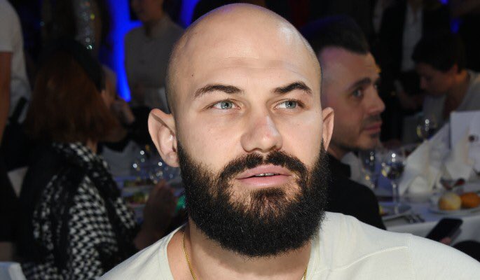 publicrapdata's tweet photo. Хоть и я лысый, но от фена не откажусь (с) Джиган https://t.co/bkVpaUUy4X