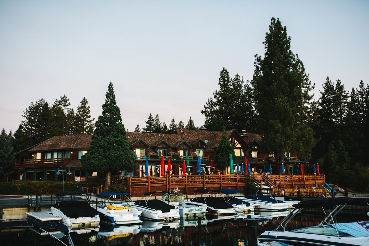 Grab your favorites and eat them by the lake! 🌊 🍴  Join us for dockside/curbside takeout Tuesday-Sunday from 1:30-6:00 PM. Order online here: toasttab.com/sunnyside-rest…