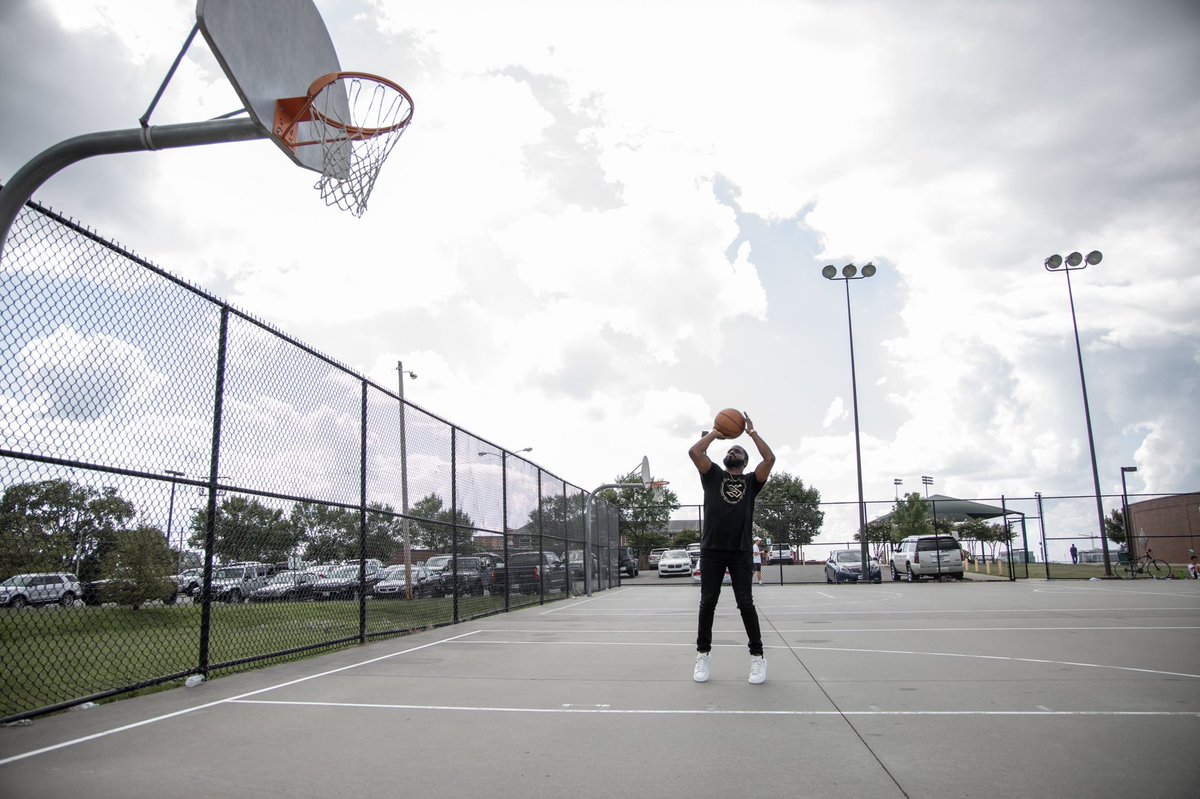 S_Standifer's tweet photo. The best part about starting at the bottom, is there’s no way to go but up‼️

Shaq the Agent ❌ @theblackathlete 

📸 @tc_7k @7k_photography

#AgentShaq #TheBlackAthlete #TheBlackAgent #NBAagent #WNBAagent #FIBAagent #GodFamilyBasketball #Sportsmanagement #Sportsmarketing https://t.co/tajS55qBng