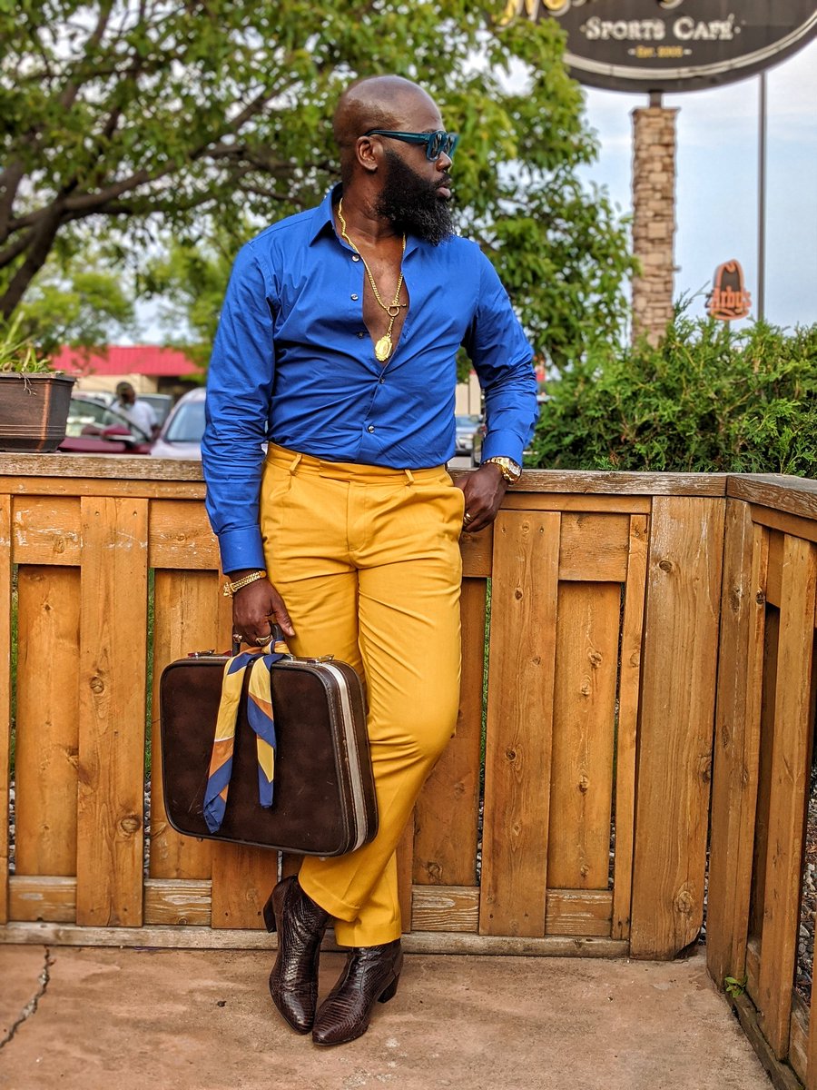 #moderngentleman #suitandtie #styleforum #menslook #dapperday #bestcasualoutfit #blackmenswear #suitgame #dapper #menstagram #dappermen #guywithstyle #blackmenwithstyle #gentsfashion #fashiorismo #menblog #highfashionmen #mensapparel #menfashioner #bestofmenstyle #dapperlydone https://t.co/5TJNUSYKG3