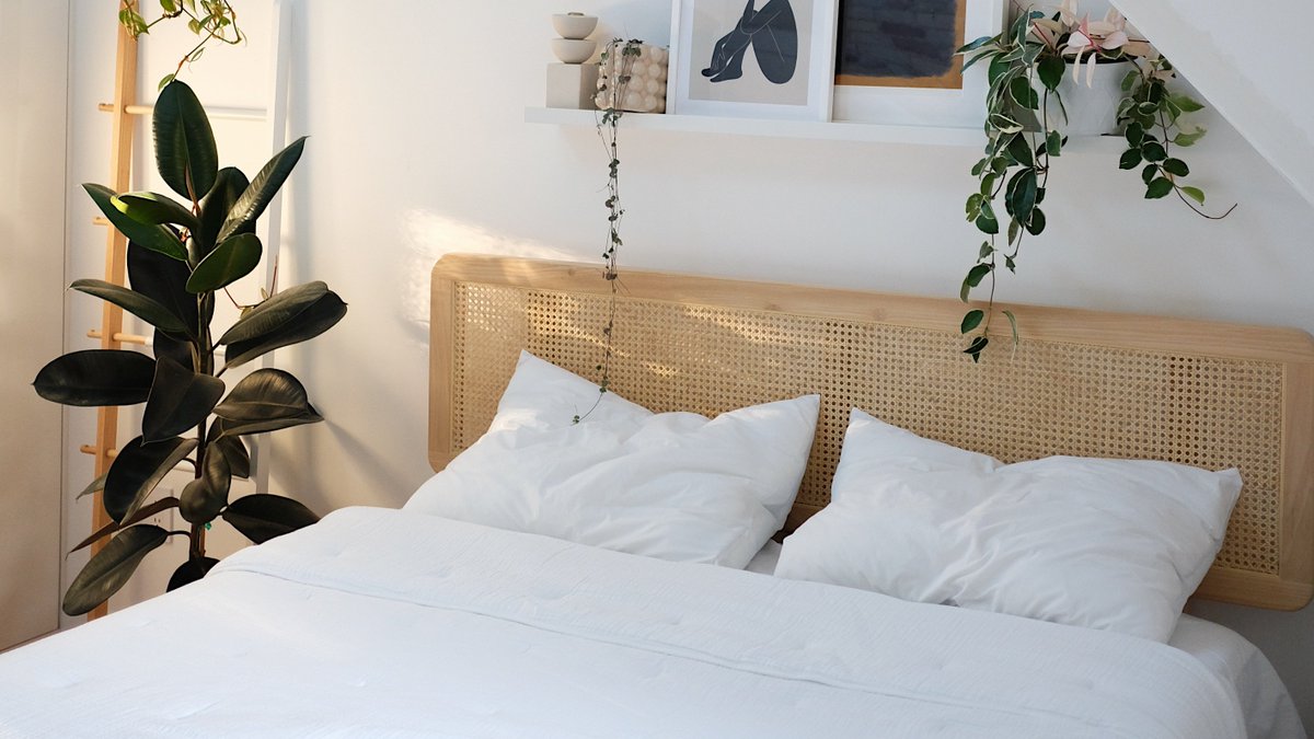 GIVEAWAY: Enter to win $200 gift card and Jewelry Box from Mejuri + Venice Set from <a href="/parachutehome/">PARACHUTE</a>. bit.ly/3hwReGc