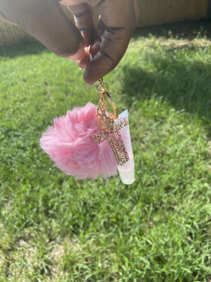 Royallipsmacker's tweet image. New Product Alert: We have added custom resin letter keychains to our products. So if you want a personalized Lip Smacking Fun Keychain inbox me for details. The price is 10 dollars for the glitter resin custom lip gloss keychain. @royal_lip_smackers