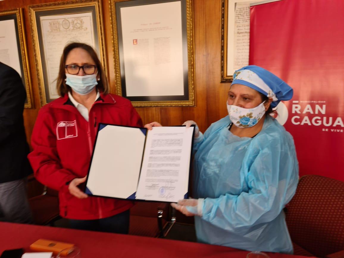 Solo el trabajo en equipo nos va a permitir superar esta pandemia, por eso esta mañana se firmó un convenio de colaboración con @alcaldesoto #Rancagua y <a href="/caritaschile/">Caritas Chile</a> para ir en apoyo de más de 100 ollas comunes de nuestra región #OHiggins. Agradecer al <a href="/CORE_OHiggins/">Consejo Regional O'Higgins</a> por apoyo.