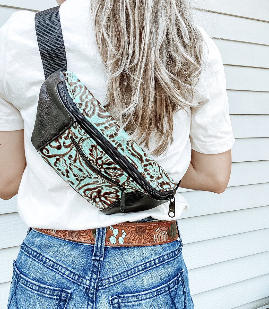 flyinggleather's tweet photo. I have two 100% genuine leather “hip bags” on the website! Made from scratch with adjustable straps and metal hardware. One-of-a-kind and waiting in the website for their new owners 😍 https://t.co/rzDTdR5kth