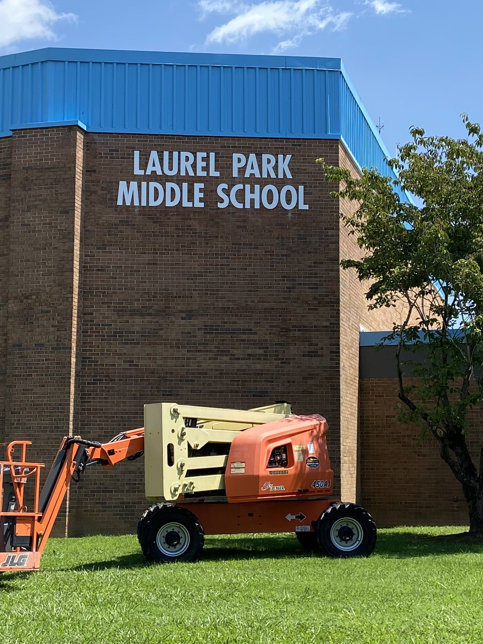 Laurel Park Middle On Twitter New Lettering For Our School Building A Big Thank You To Our Pto And Lpms Families Lancerpride