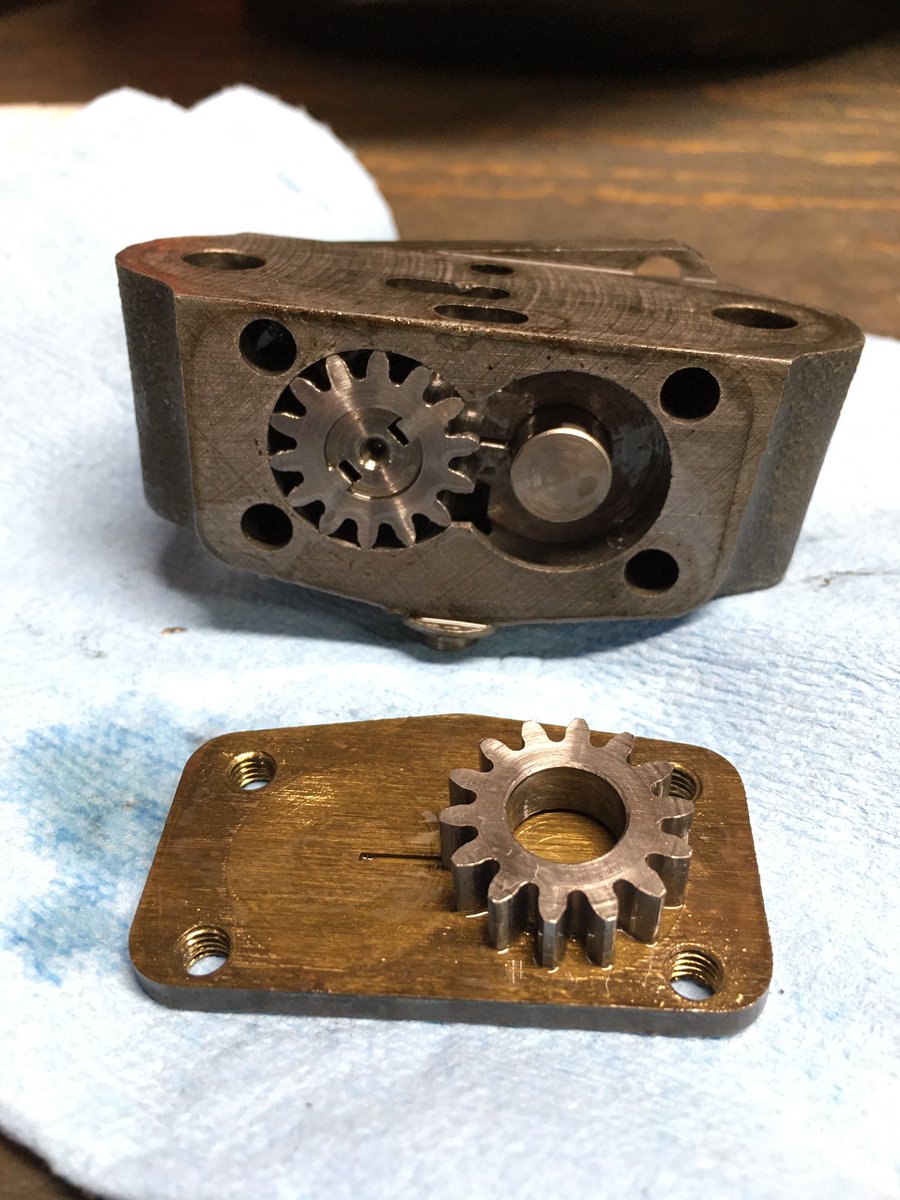 HooligansCycles's tweet photo. CommanUNdoing... Oil pump getting a going through... #Norton #nortoncommando #commando850 #vintagemotorcycle #Britishmotorcycle #classicmotorcycle #motorcyclerestoration #rideimust #hbcparts #hooliganscycles #hooligansbritishcycles https://t.co/SfCRvtEdDB