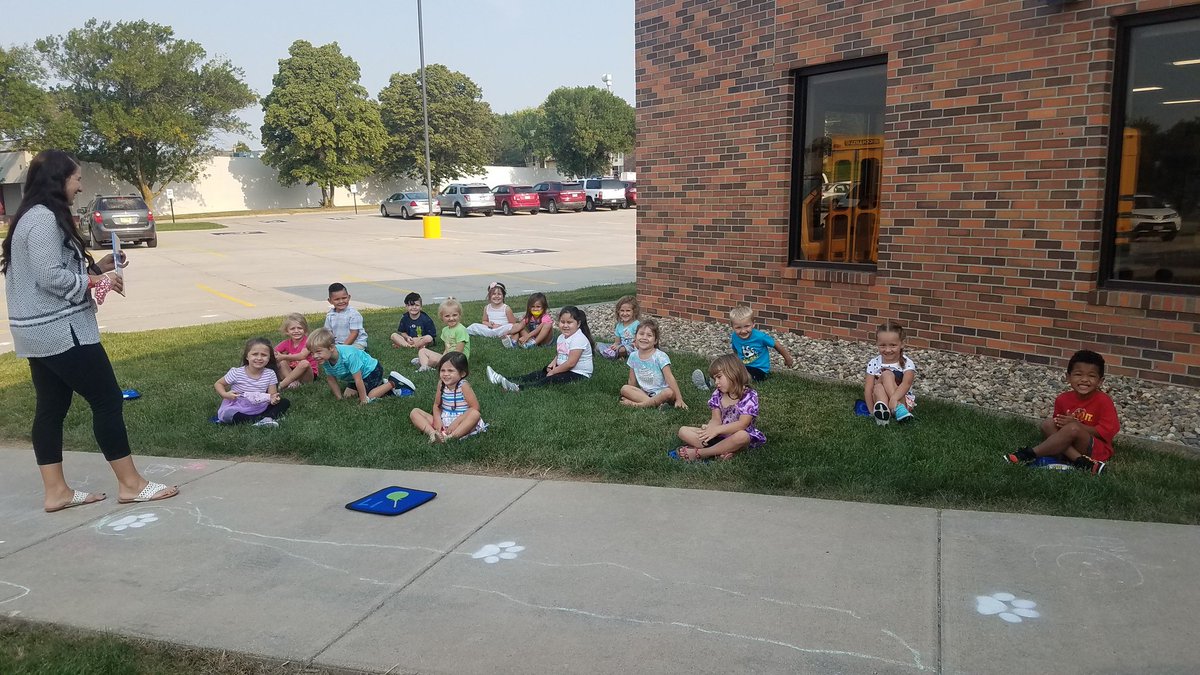 mrs_luna's tweet photo. This morning Mrs. Luna's class went outside to enjoy the nice weather. We made sure to social distance so we could have a mask break while listening to Rainbow Fish! @mrs_luna @npspanthers #pawsitivepanthers @LittlePanthers1 https://t.co/1srxZo3oKj