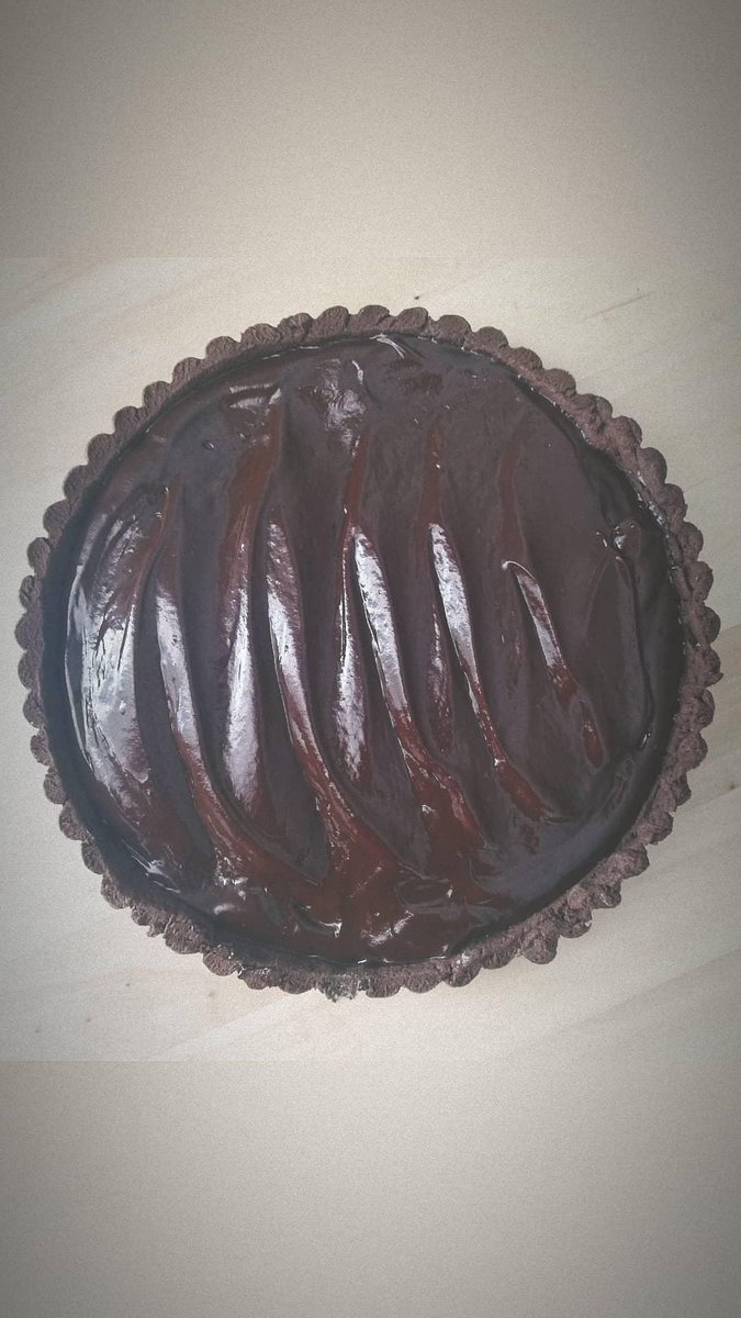 victoriafron's tweet photo. Otra de mis tartaletas favoritas. Yo le llamo muerte por chocolate XD
Tartaleta de chocolate, caramelo y frutos del bosque! https://t.co/bG75uOjSSN