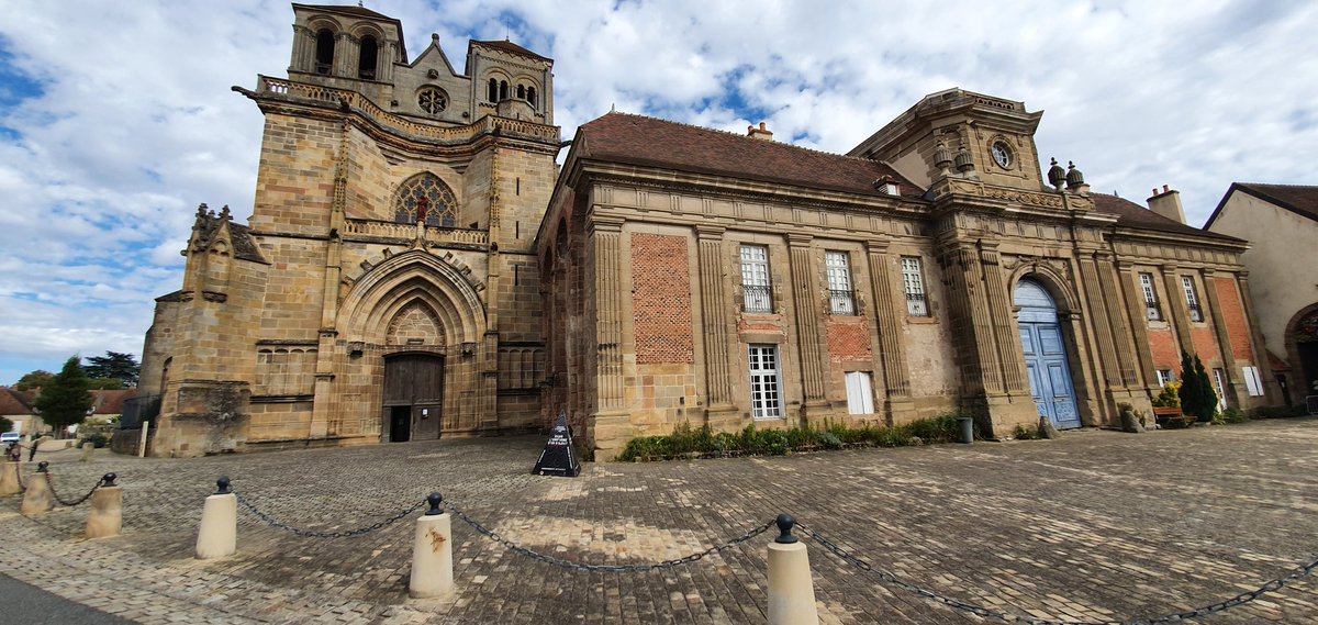 Piola_F's tweet photo. Do you know #Souvigny a nice village in #Auvergne, also known as daughter of #Cluny and first capital of Bourbonnais ? #history #Mayeul #Odilon #myAuvergne @Auvergne https://t.co/pOQo1bmarr