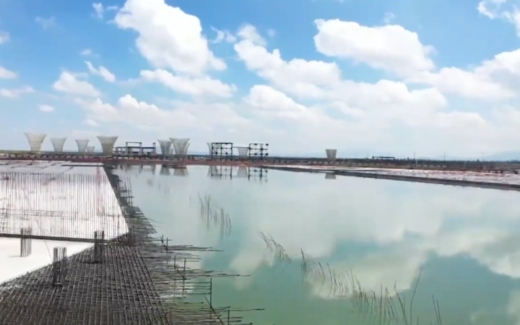 AristeguiOnline's tweet photo. 'Miren de lo que nos salvamos': AMLO muestra video de terreno de Texcoco inundado https://t.co/kibSRsGxyb https://t.co/eXj4q92wjX