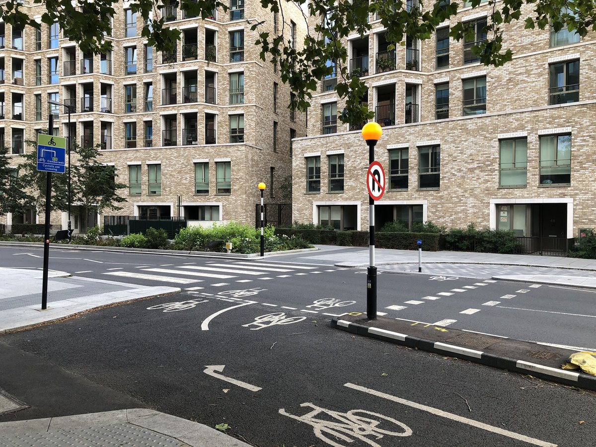 Really nicely done protected cycle lane and filtered bike path combo on Victory Place/Rodney Place in Southwark near Elephant - don’t know the area well but looks fairly new – bei  Elephant Park