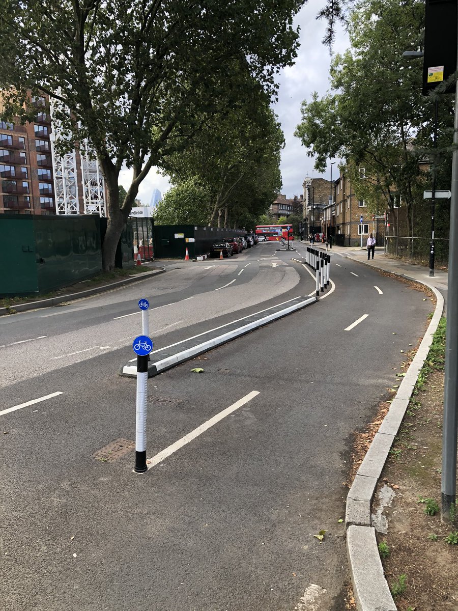 Really nicely done protected cycle lane and filtered bike path combo on Victory Place/Rodney Place in Southwark near Elephant - don’t know the area well but looks fairly new – bei  Elephant Park