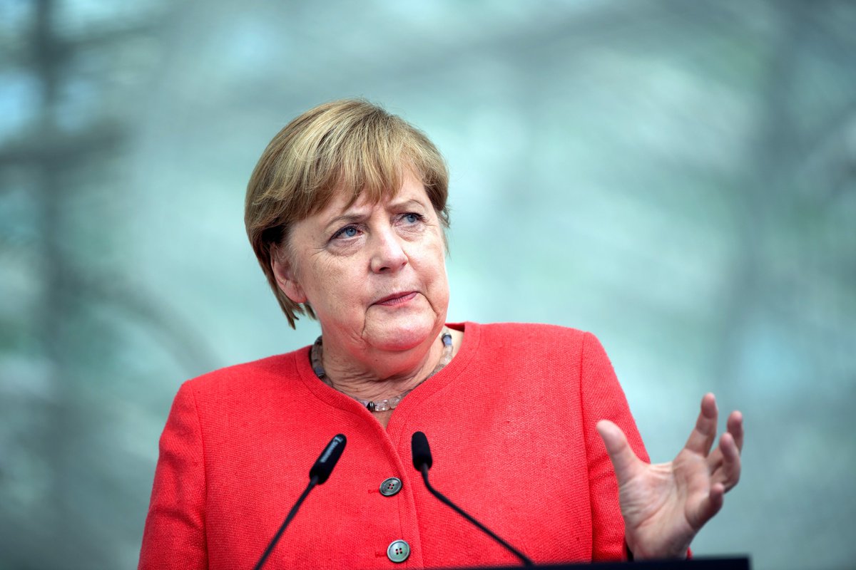 Angela Merkel says Europe must avoid closing borders again “at any cost.” Shutting borders contributed to a collapse in economic output in the spring. Yet politicians can’t ignore the fact that people are catching the virus abroad and bringing it home  http://trib.al/UuSJavH 