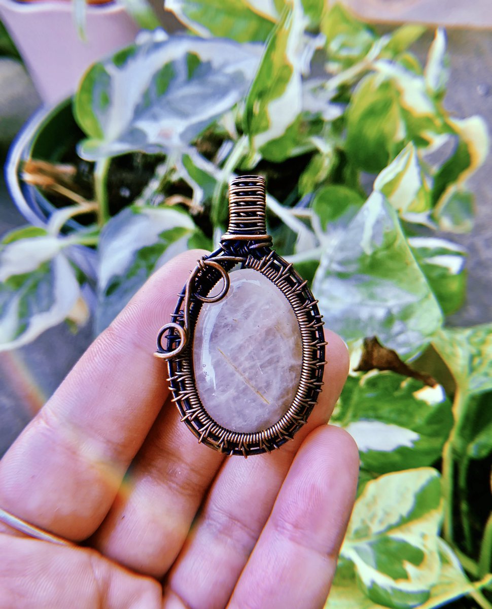 anahatasol's tweet photo. head over to my instagram to enter to win this golden rutile quartz pendant (&amp; tons of other gorgeous prizes!)

other prizes from  @juliahopeart @mcdonald_herbal  @b_strefling 
@madisonmemering @ContagionMedia_ @nat0rsini @bricreative1418 @eryk_uhhhh 💛✨ https://t.co/Yth0XTgk5R