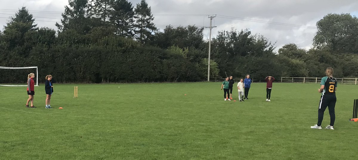 RopleyCCWomen's tweet image. U11’s training tonight, with support coaching from one of our U13’s players #girlsdevelopment
