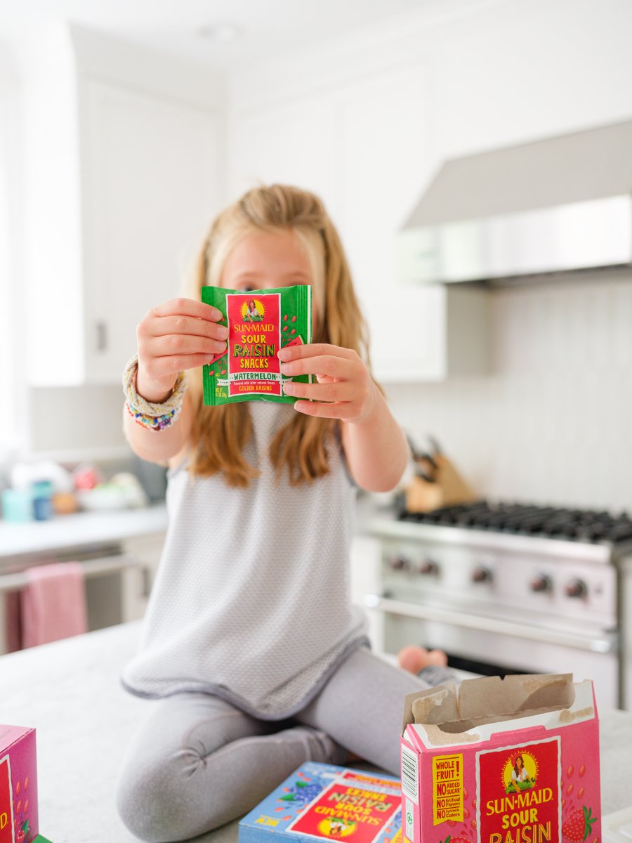 TheHappilyEva's tweet photo. Today on HEA I’m sharing how I’m making my kids’ routines as creative and exciting as possible with @sun_maid Sour Raisin Snacks, and fun ideas to spread some Lunchbox Love. Made from whole fruit and no added sugar, and SO yummy! #Ad #SunmaidSours #ChildhoodIsAlwaysInSession https://t.co/YHRGOR794y