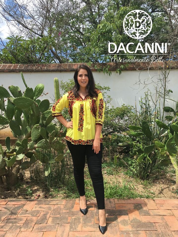 dacanni's tweet photo. Que todo los días sean un pretexto para usar los colores más alegres y bonitos 💛💛💛

Sabemos que quedarás enamorado de este blusón con preciosos detalles bordados.

#artesanalmentebello #oaxaca #madeinmexico #bordadoartesanal #dacanni #etnomoda https://t.co/MPWYNpwlsq