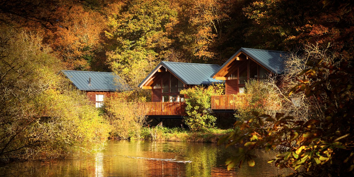 GoApeTribe's tweet photo. How appealing does an #Autumn break with @forestholidays look 😍
We'll take a lakeside cabin with a hot tub & log burner please!
#ForestHolidays guests can now book #GoApe with their cabin break & get 10% off their forest adventure with us!
#Holiday #CabinBreak https://t.co/X1nghOTFGj