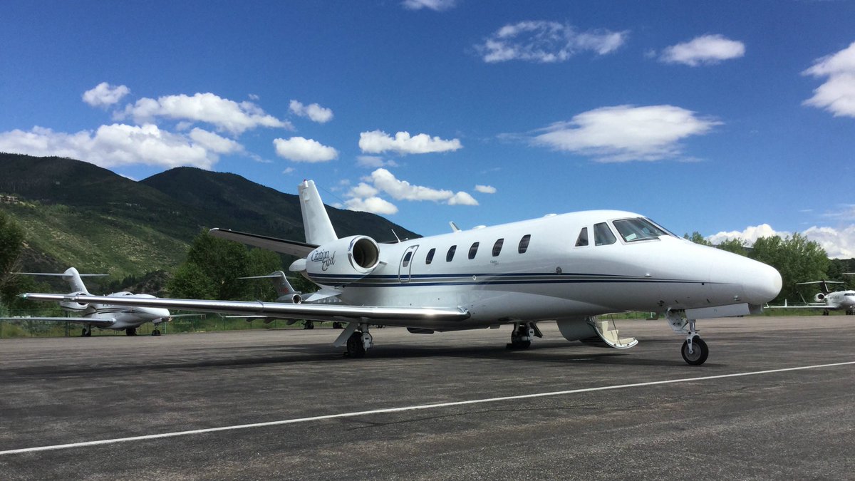sentientjet's tweet image. Meet Cessna’s #CitationExcel. This midsize jet, has a range of 1,667 – 2,116, a max cruising speed of 498 MPH, and an interior equipped with great amenities for 8 passengers. #SentientJet