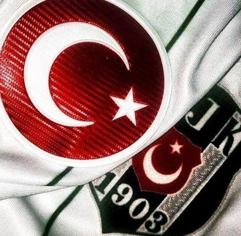 Siyah beyaz hayatım var benim bir de kırmızı beyaz şanlı bayrağım. 🇹🇷