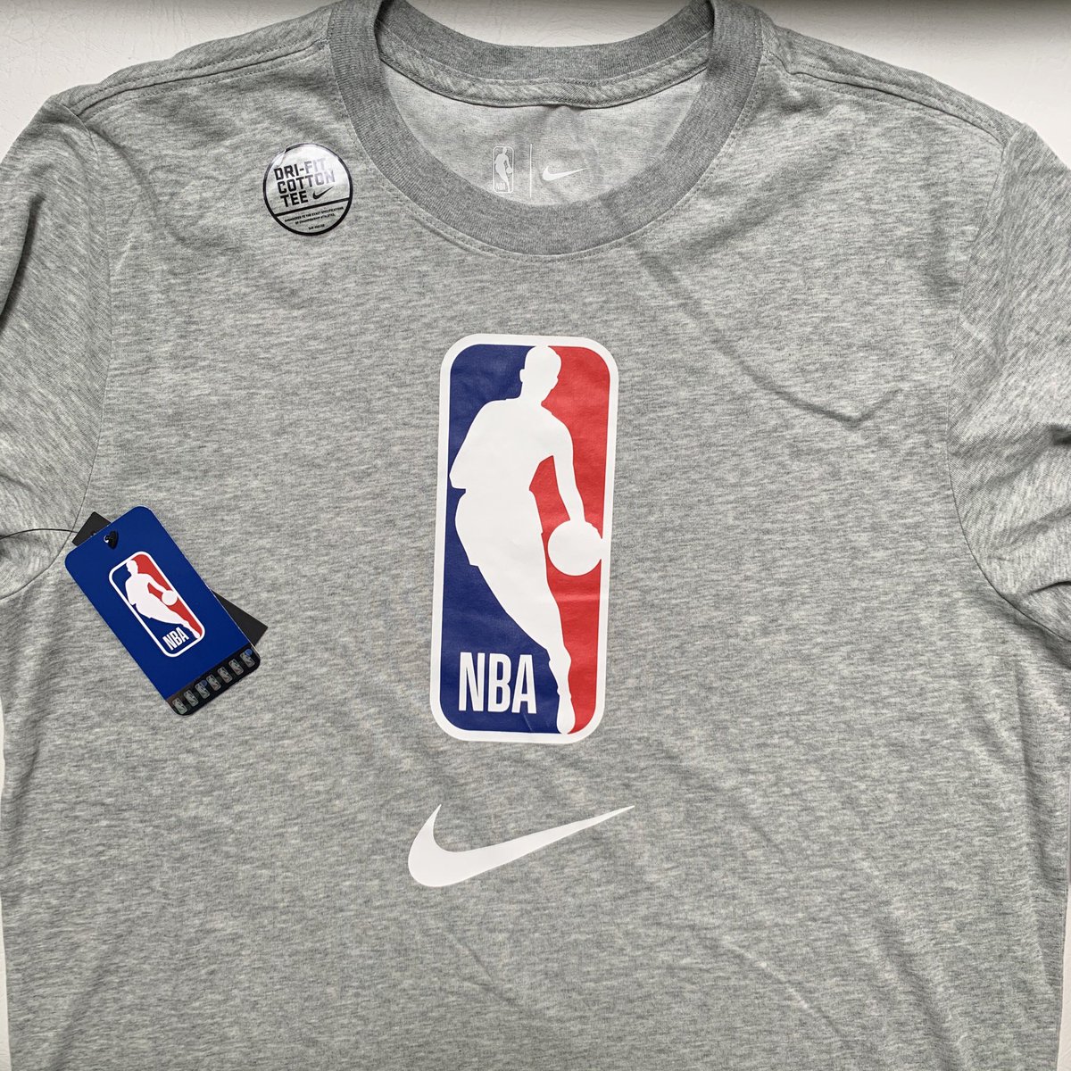 ¡Vamos con premio de la #NBA! Sigue a @tdmas_cr, dale RT y participa por esta camiseta. Mañana anunciamos ganador (a)