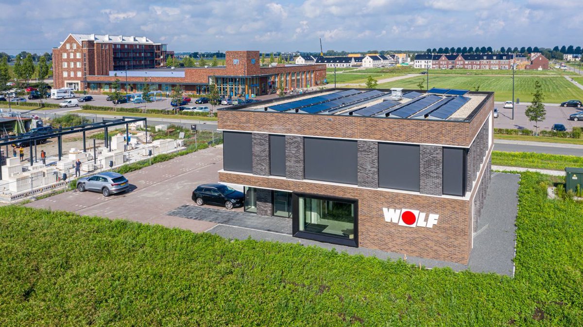 Afgelopen periode hebben wij in opdracht van WOLF Energiesystemen B.V. een nieuw duurzaam kantoorpand mogen realiseren. 

WOLF; "Om ruimte te geven aan de verdere groei en toekomstplannen is ons team per juli 2020 gevestigd in een geheel nieuw en duurzaam kantoorpand."

#Kampen