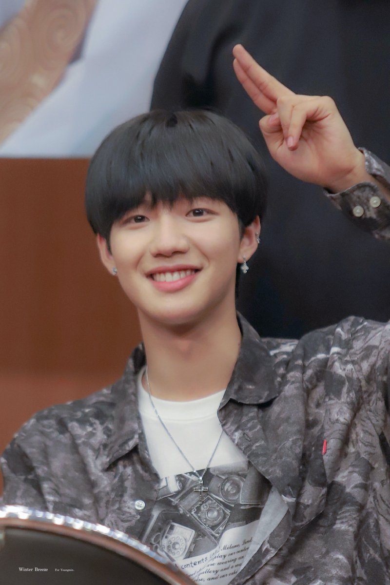 WinterBreeze_YM's tweet photo. 180825

파카 큐🤞

#임영민 #영민 
#YOUNGMIN #LIMYOUNGMIN 
#오늘도변함없이고마워요 https://t.co/AGF2wtf0F3