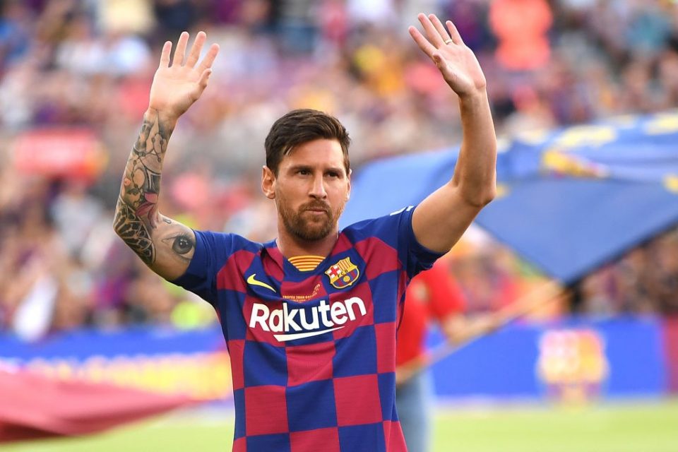 nomifooty's tweet photo. I'm not even a Barcelona fan but even I can't imagine seeing Messi in any other club's jersey. Messi is Barcelona!
But as Puyol just said, we've to respect his decision! https://t.co/mqwPcfMEcf