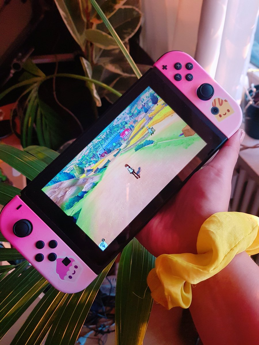 NataliaSoleil's tweet photo. The joycons are here ๐ i am in awe! ๐ Thanks again @PlayCakeBash https://t.co/Td7BERgyob