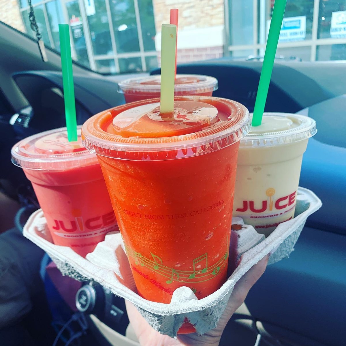 JuiceItFargo's tweet photo. A wise man once said "Smoothies Make The Day Go Smoothly." He was totally right 😊🥤🍹 https://t.co/RkXuV94wqr