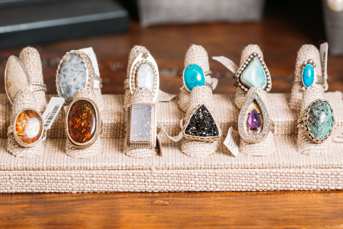 hiddenjewelse's tweet photo. Bright jewelry makes for brighter days. #hiddenjewelse #southendlocal #washingtongatewaymainstreet #shopthesouthend #husbandandwifeteam #shoplocal #shopsmall #jewelryartist https://t.co/LkInLnDIFg