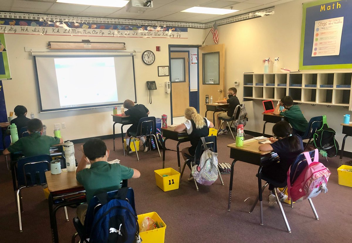 MHSDurango's tweet image. Fourth grade loving in-person classes five days a week!#merryhilldurango #lasvegasschools #inpersonclasses #masks