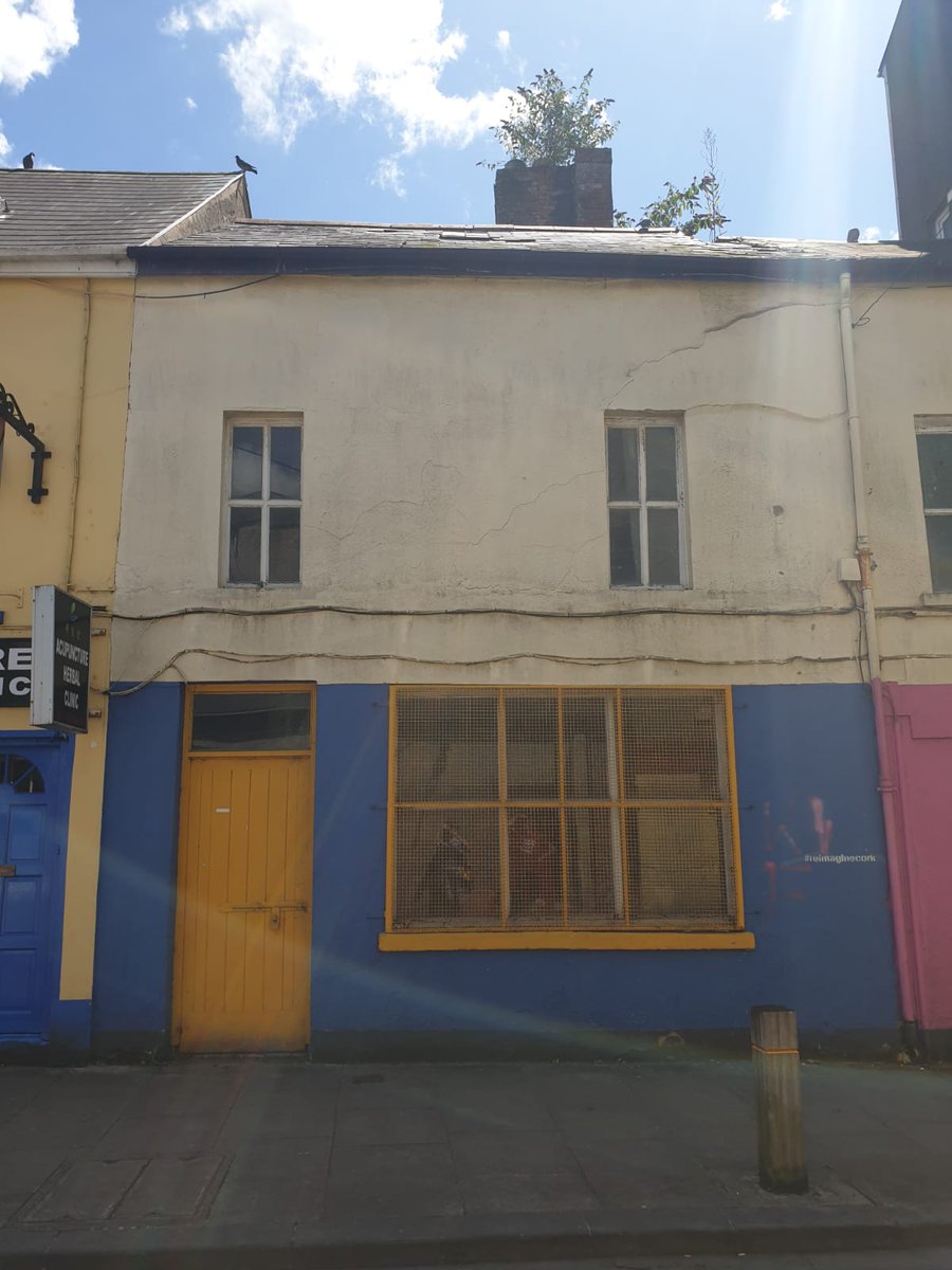 another empty building in Cork - no. 70 on this thread, many more to addin the heart of the old city, off North Main St. it should be someones home, workspace on derelict list since 2018, maybe its time for a CPO  #CorkCC  #not1home  #heritage  #homeless  #dereliction  #economy