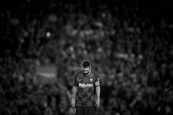 WeAreMessi's tweet photo. Who would have thought we would see Leo Messi leave FC Barcelona. 💔

#WeAreMessi https://t.co/4uDLx6uM5H