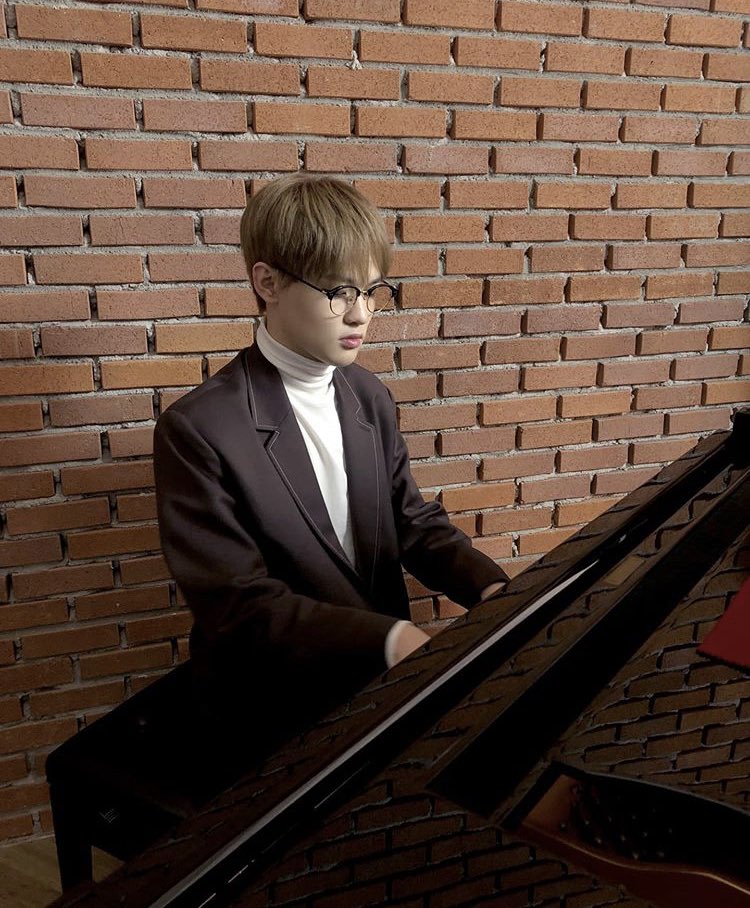 thread of chenle playing a piano  - #CHENLE  #钟辰乐  #천러